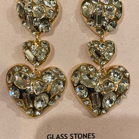 Gorgeous large bold statement Pave heart earrings - Picture 3 of 4